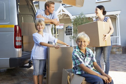 Local movers handling apartment access and parking challenges in Longlands