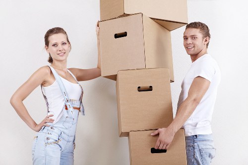 Moving team handling a compact local relocation in Longlands